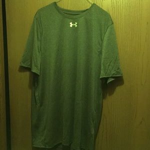 Large men’s under armor tee